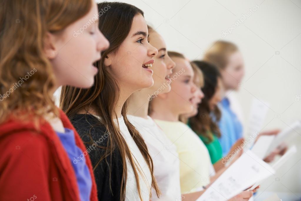 Chor singt während des Jubiläumsgottesdienstes
